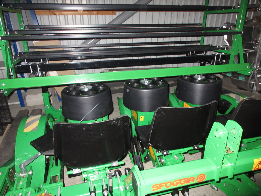 6230 Sfoggia Florida transplanter for seedlings