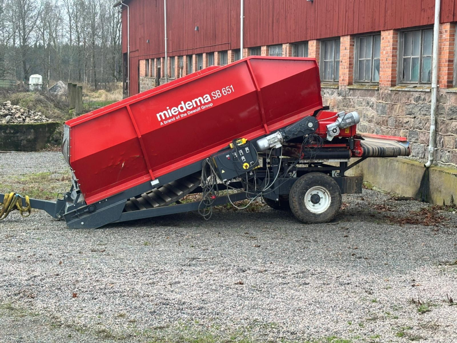 6260 Dewulf Miedema SB651 receiving hopper