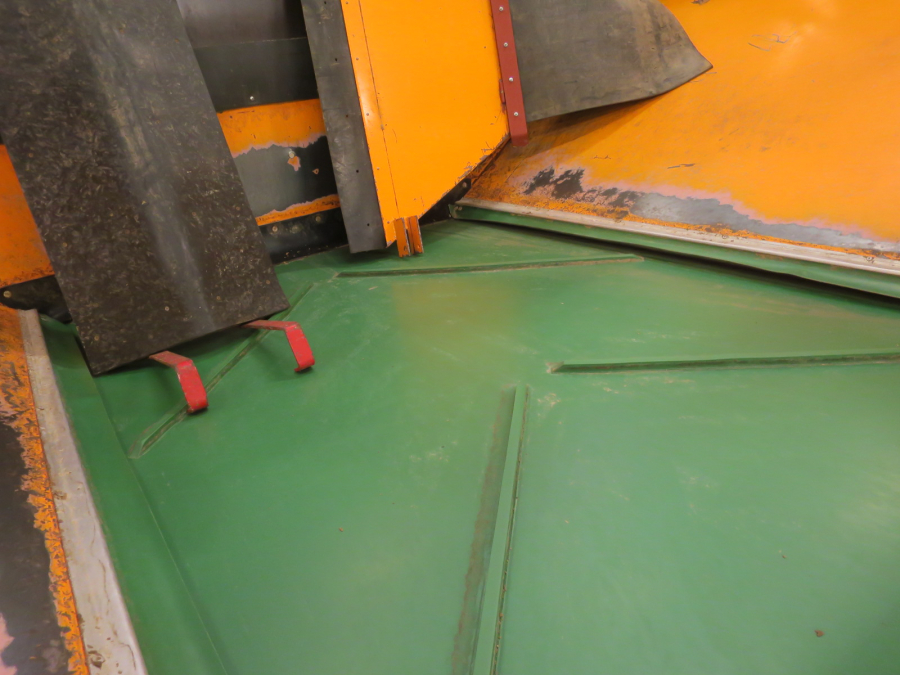 6273 Miedema SB151 receiving hopper