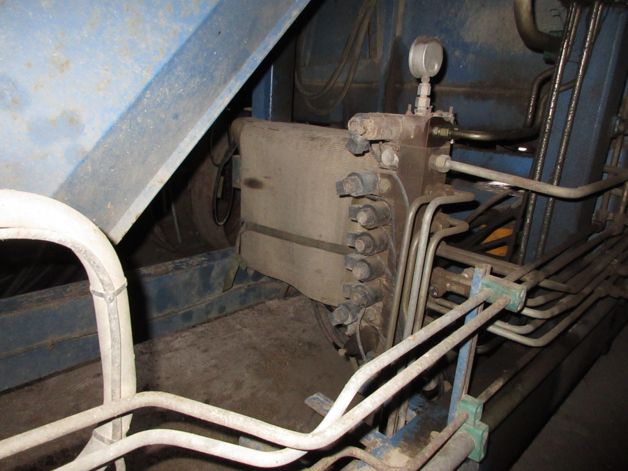 6282 Asa-Lift carrot harvester with bunker