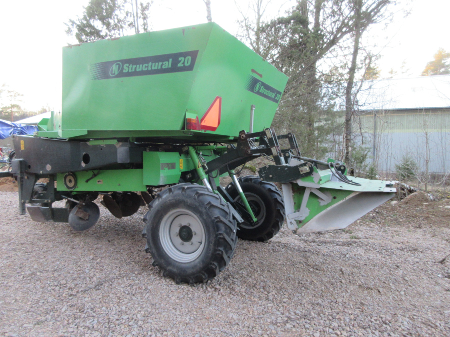 6186 Structural PM20 potato planter trailed