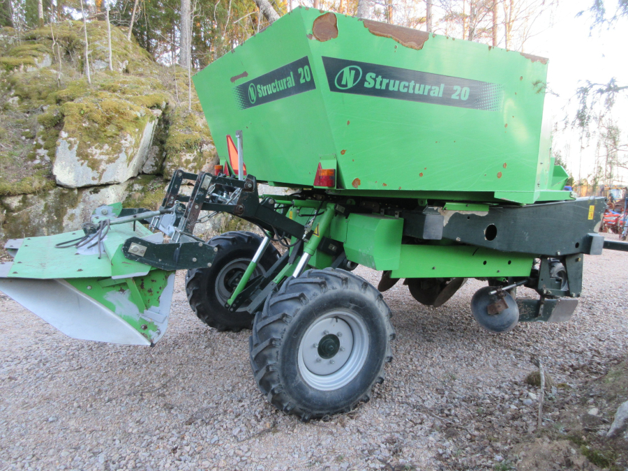 6186 Structural PM20 potato planter trailed