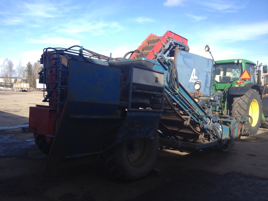 3545 Asa-Lift T-120B carrot harvester with bunker