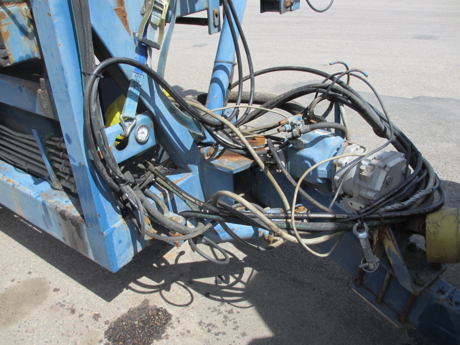 3545 Asa-Lift T-120B carrot harvester with bunker