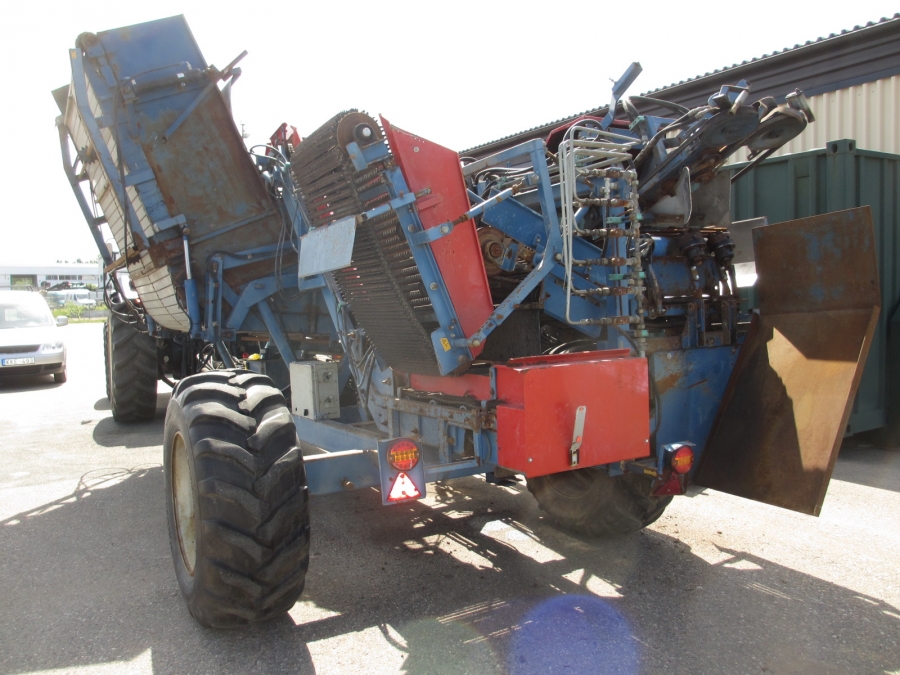 3545 Asa-Lift T-120B carrot harvester with bunker