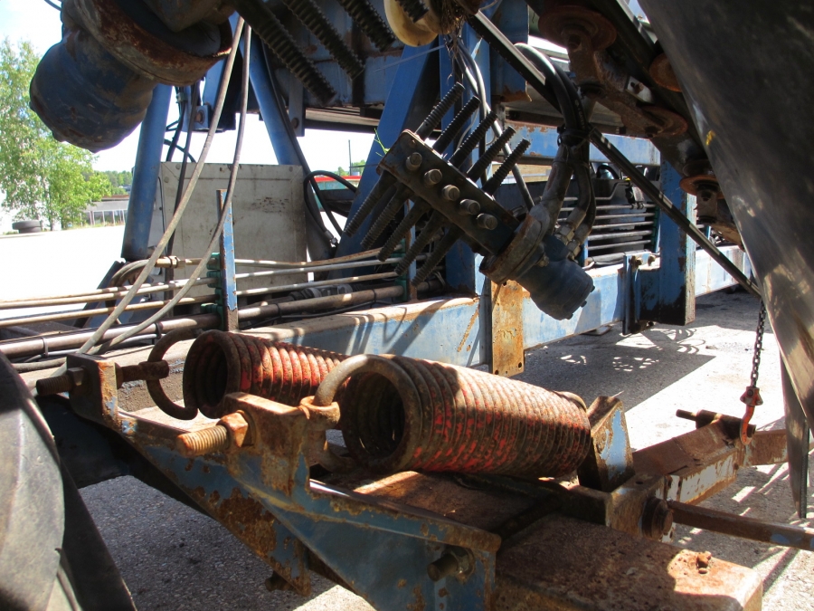 3545 Asa-Lift T-120B carrot harvester with bunker