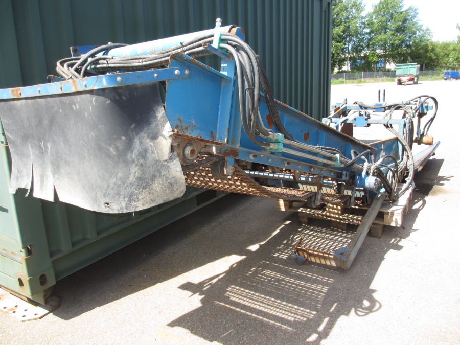 3545 Asa-Lift T-120B carrot harvester with bunker
