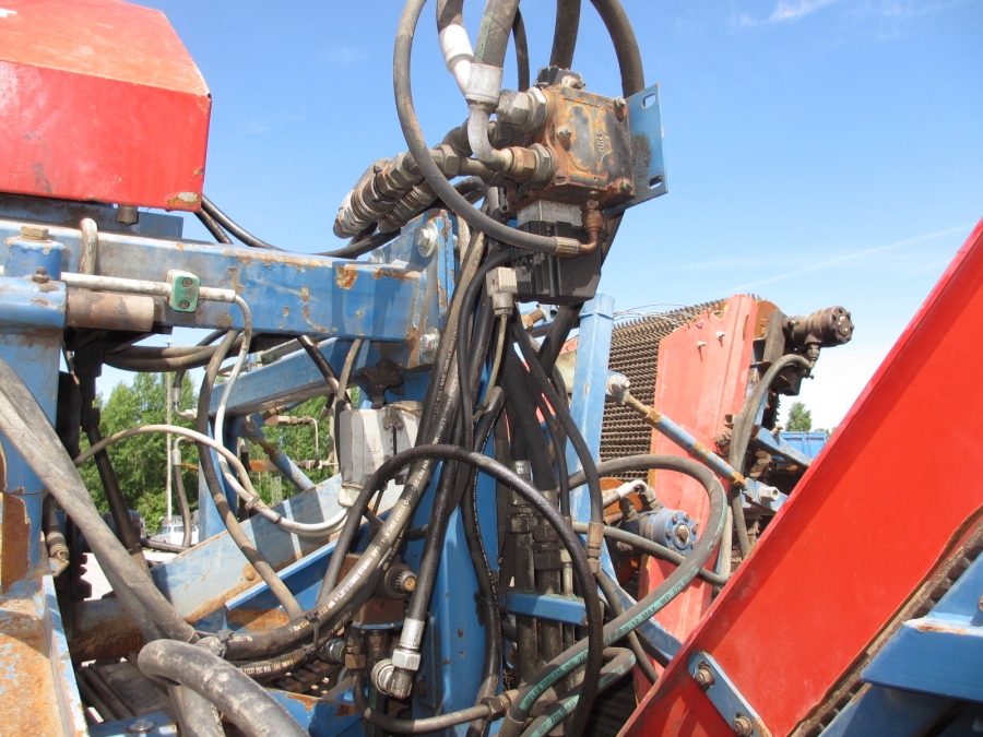 3545 Asa-Lift T-120B carrot harvester with bunker