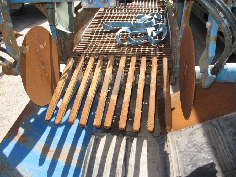 3545 Asa-Lift T-120B carrot harvester with bunker