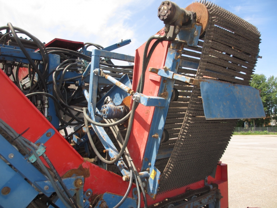3545 Asa-Lift T-120B carrot harvester with bunker
