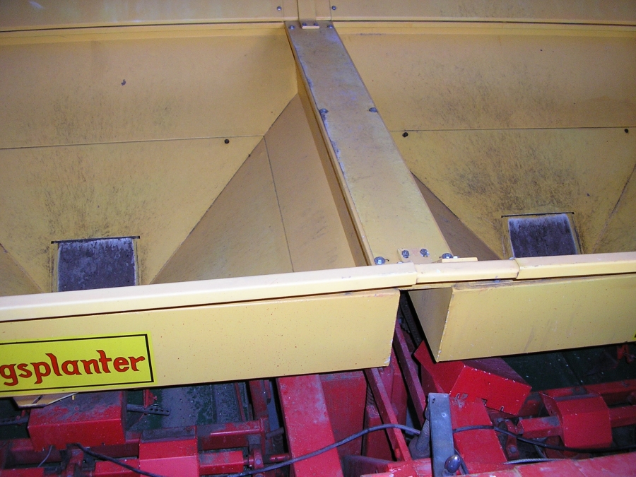 3573 Koningsplanter 4 row planter with fertilizer