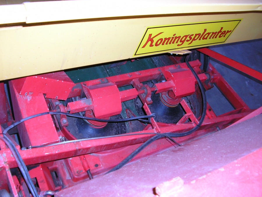 3573 Koningsplanter 4 row planter with fertilizer