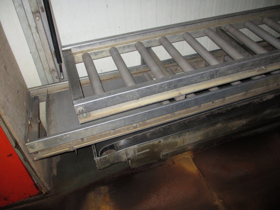 3600 Harvest trailer with harvest conveyor