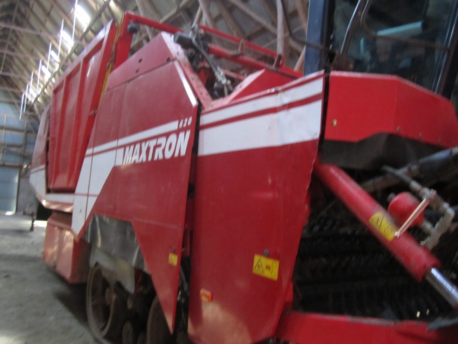 3614 Grimme Maxtron 620 beet harvester 6 row
