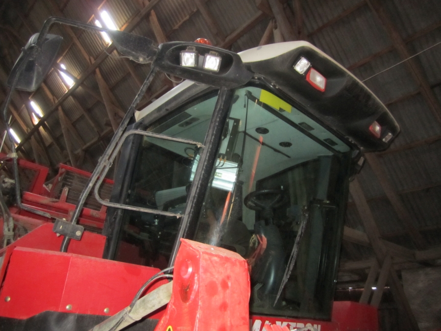 3614 Grimme Maxtron 620 beet harvester 6 row
