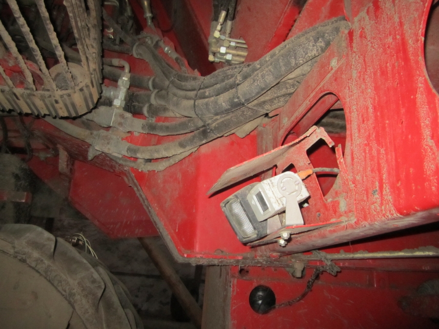 3614 Grimme Maxtron 620 beet harvester 6 row