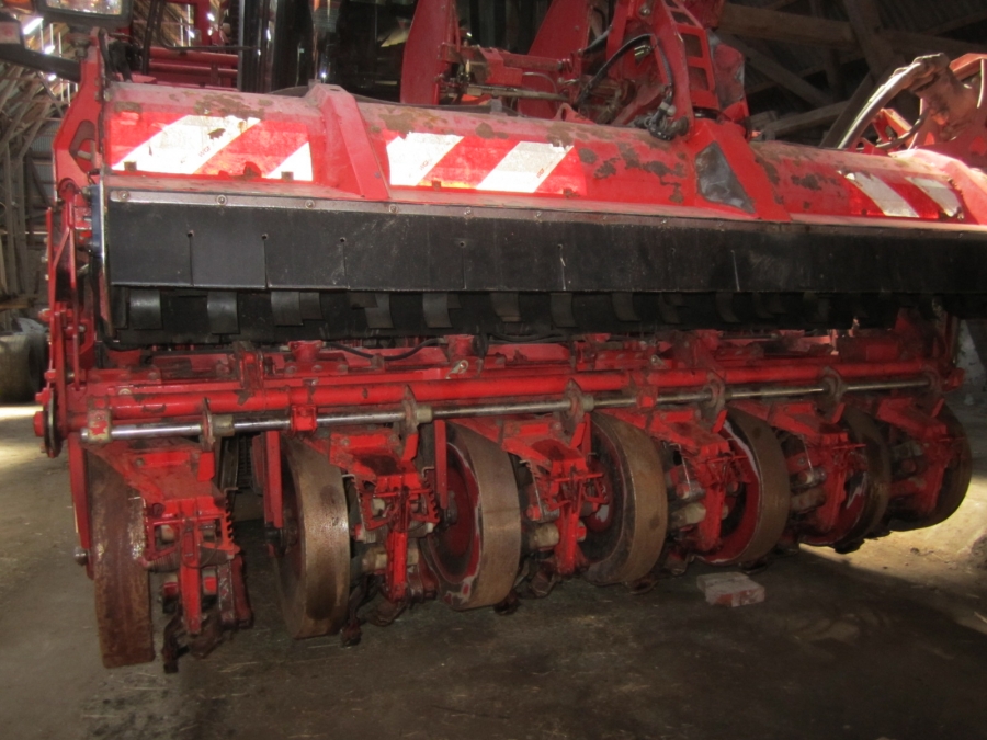 3614 Grimme Maxtron 620 beet harvester 6 row