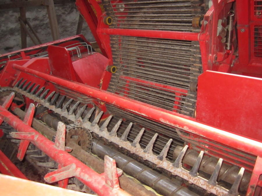 3614 Grimme Maxtron 620 beet harvester 6 row