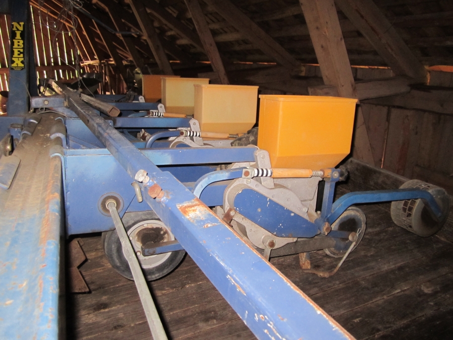 3618 Nibex 500 precision seeder