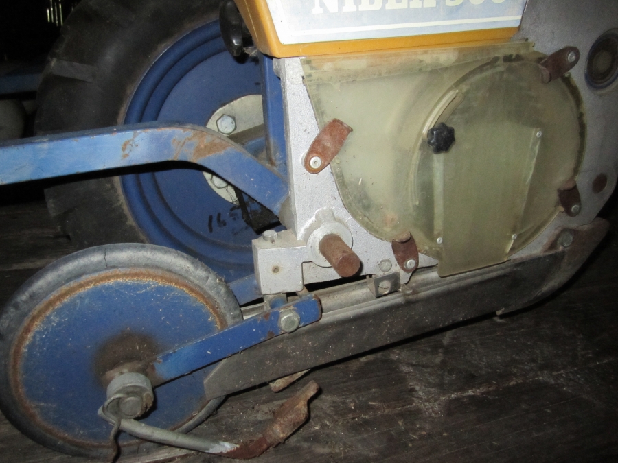 3618 Nibex 500 precision seeder