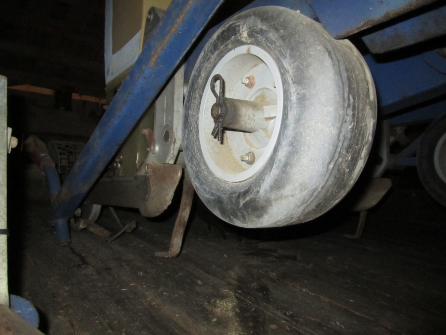 3618 Nibex 500 precision seeder