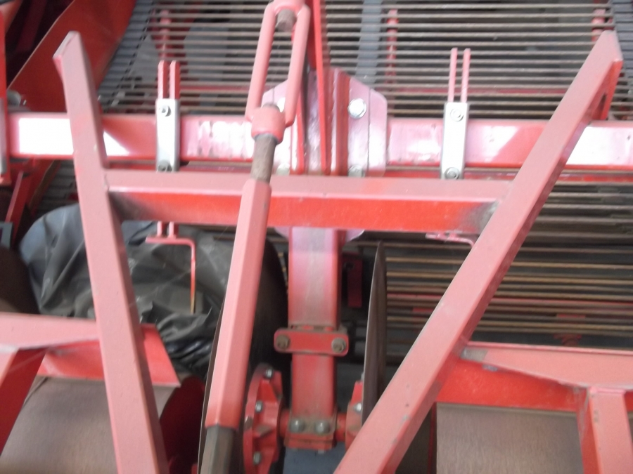 3637 Dewulf RDS 2 row potato harvester
