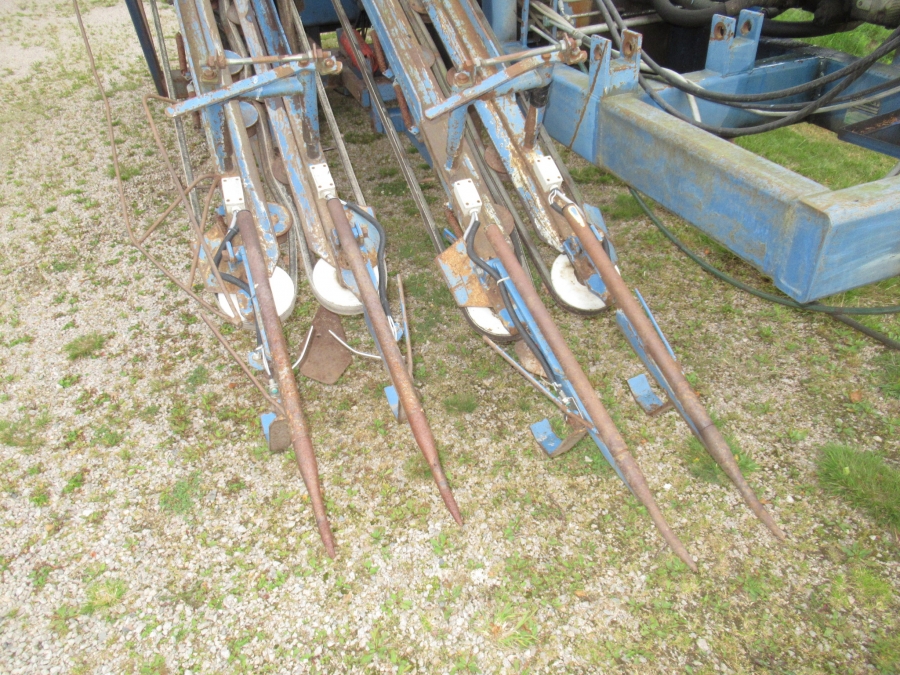 3640 Asa-Lift carrot harvester T-200 2 row with elevator