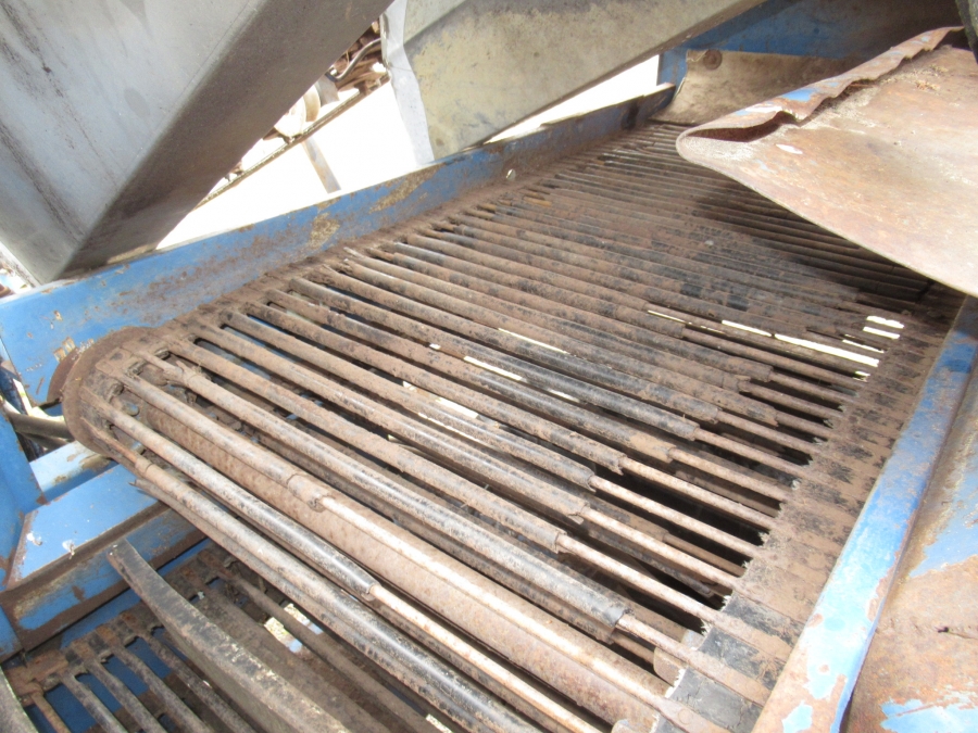 3640 Asa-Lift carrot harvester T-200 2 row with elevator