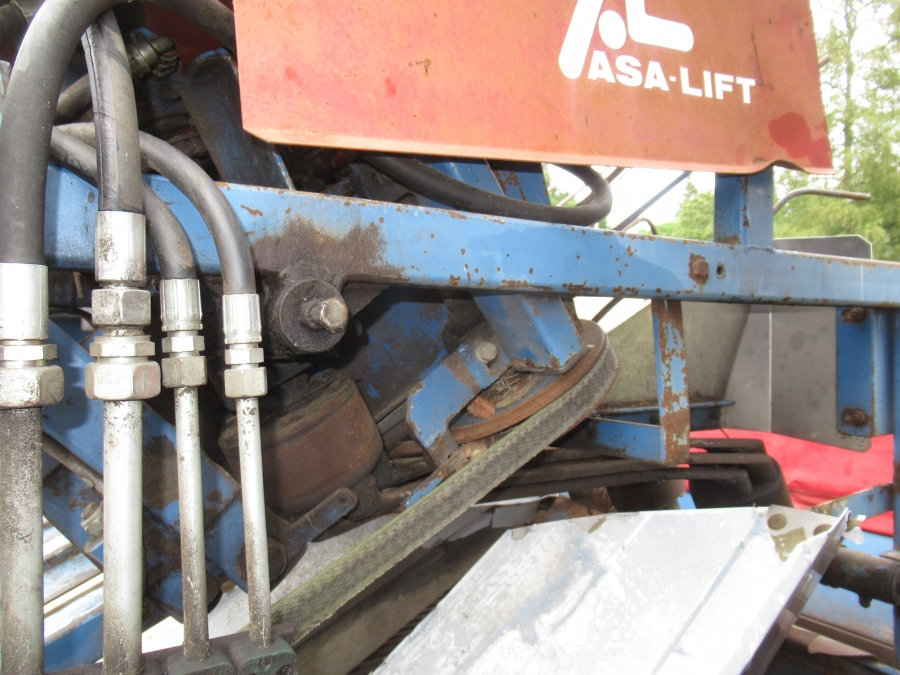 3640 Asa-Lift carrot harvester T-200 2 row with elevator
