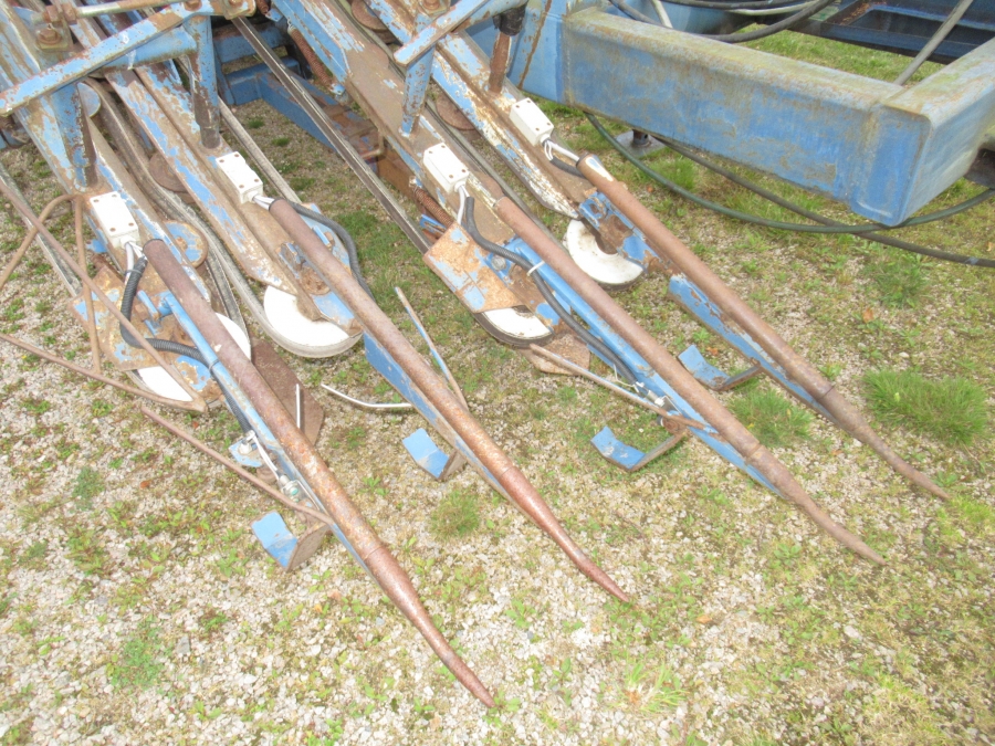 3640 Asa-Lift carrot harvester T-200 2 row with elevator