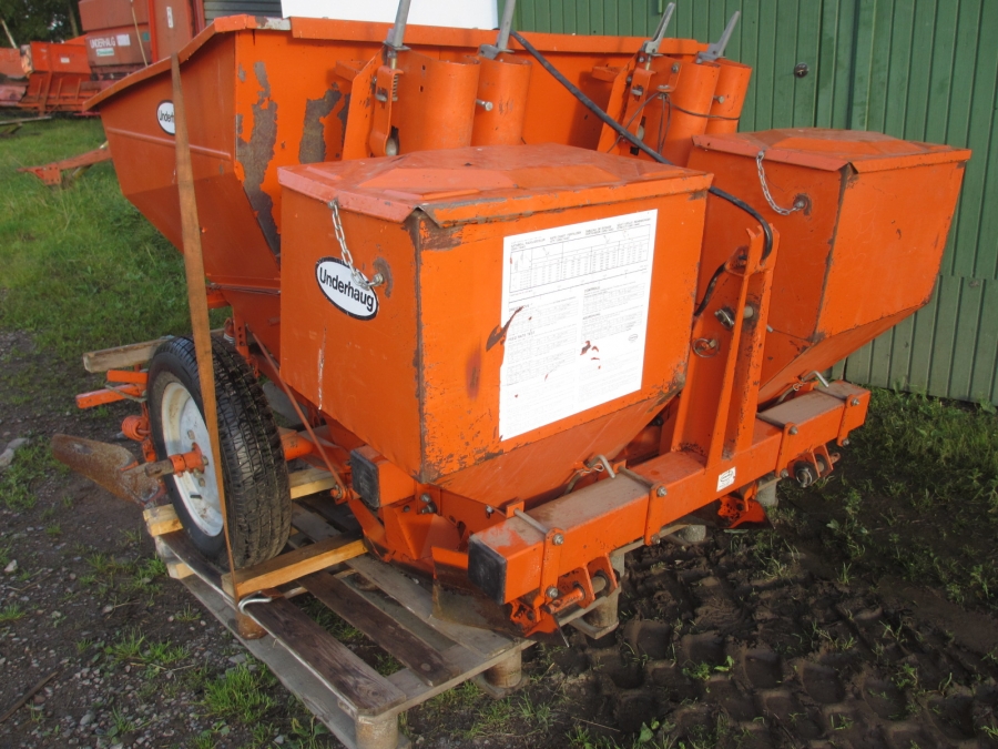 3642 Underhaug 2 row potato planter with fertilizer