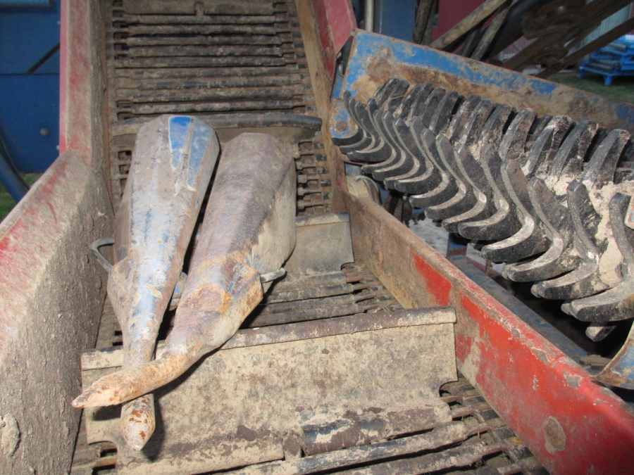 3670 Asa-Lift Möhrenroder Karottenroder 1 Reihe mit Bunker