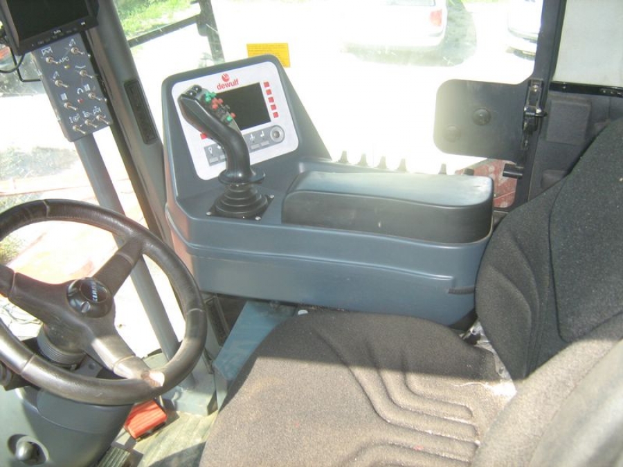 3671 Dewulf RA3060 selfpropelled potato harvester
