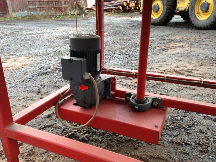 3676 EKKO rotating bag table 135 cm