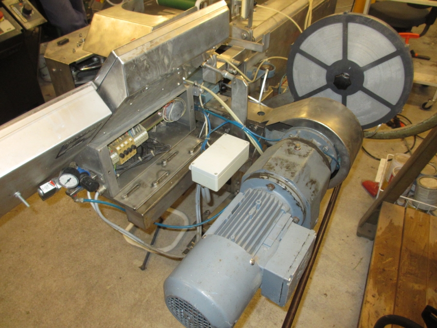 3700 Newtec HC30 net bagger