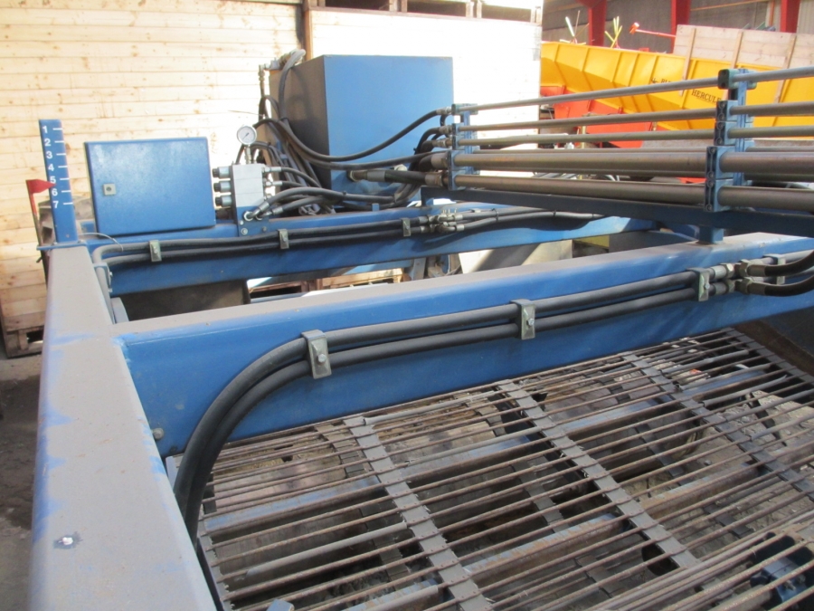 3713 Asa-Lift onion windrower