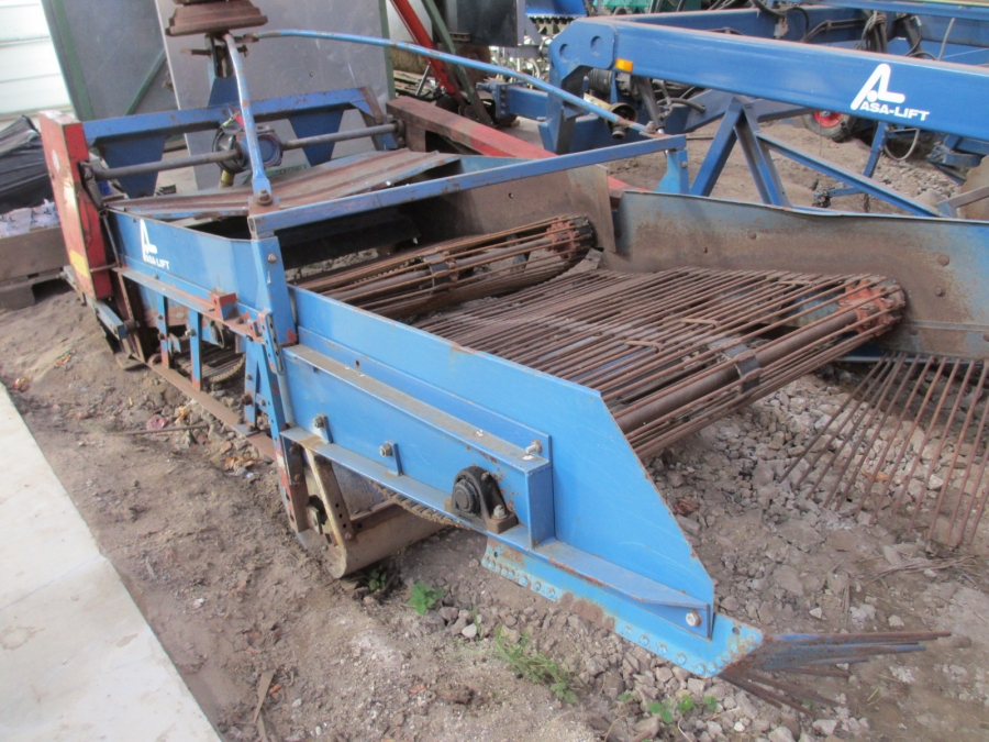 3714 Asa-lift onion windrower double sieving webs