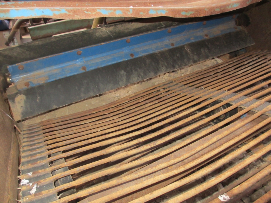 3714 Asa-lift onion windrower double sieving webs