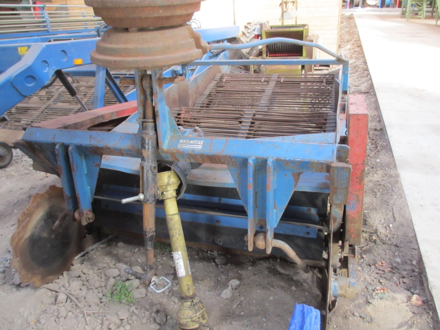 3714 Asa-lift onion windrower double sieving webs
