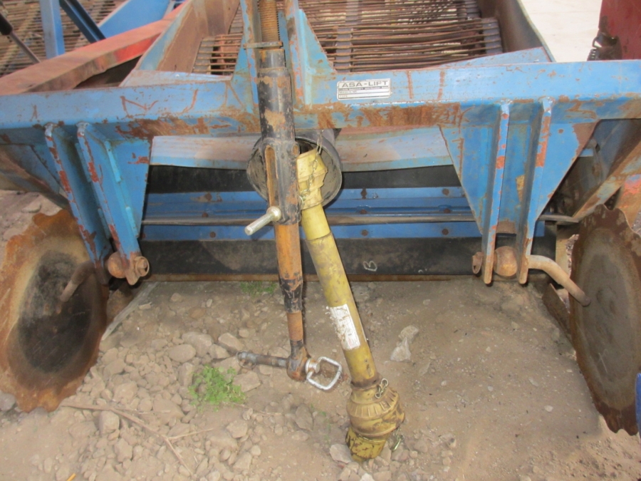 3714 Asa-lift onion windrower double sieving webs