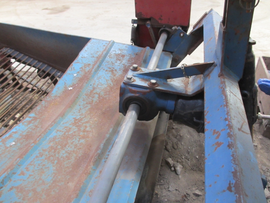3714 Asa-lift onion windrower double sieving webs
