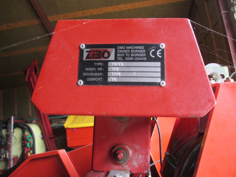 3716 Grimme GL 32B potato planter