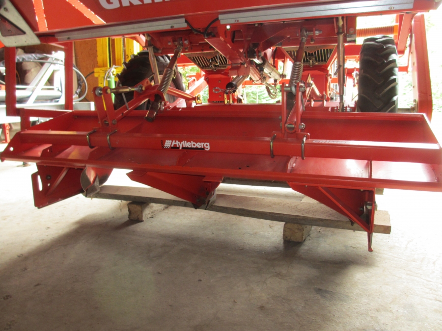 3716 Grimme GL 32B potato planter