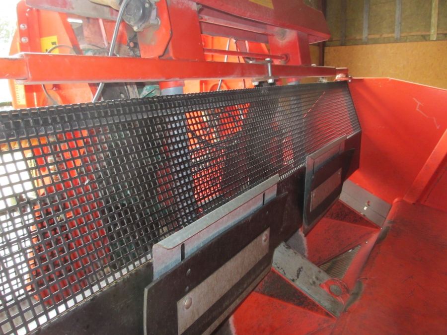 3716 Grimme GL 32B potato planter