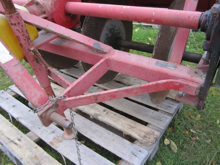 3739 Egedal Pre furrow machine