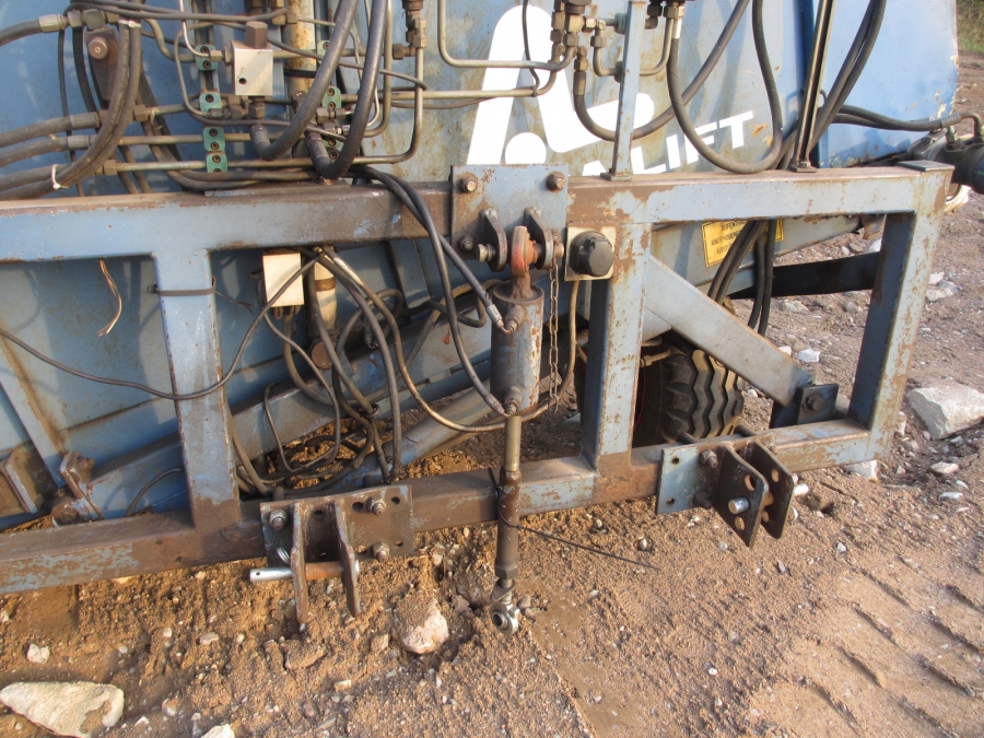 3766 Asa-lift T-10B carrot harvester mounted with bunker
