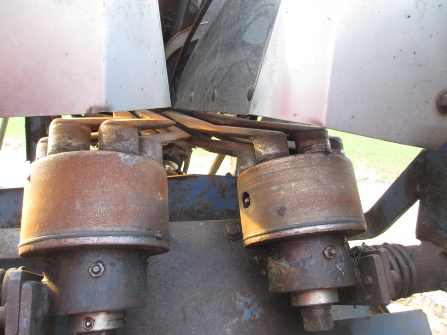 3766 Asa-lift T-10B carrot harvester mounted with bunker
