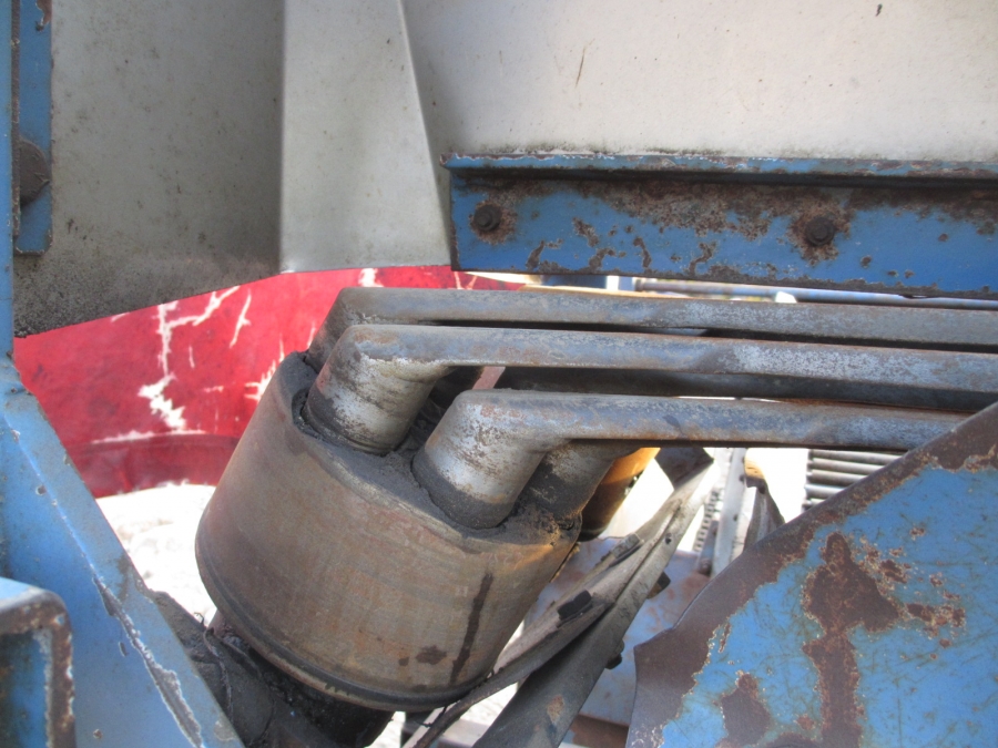 3766 Asa-lift T-10B carrot harvester mounted with bunker