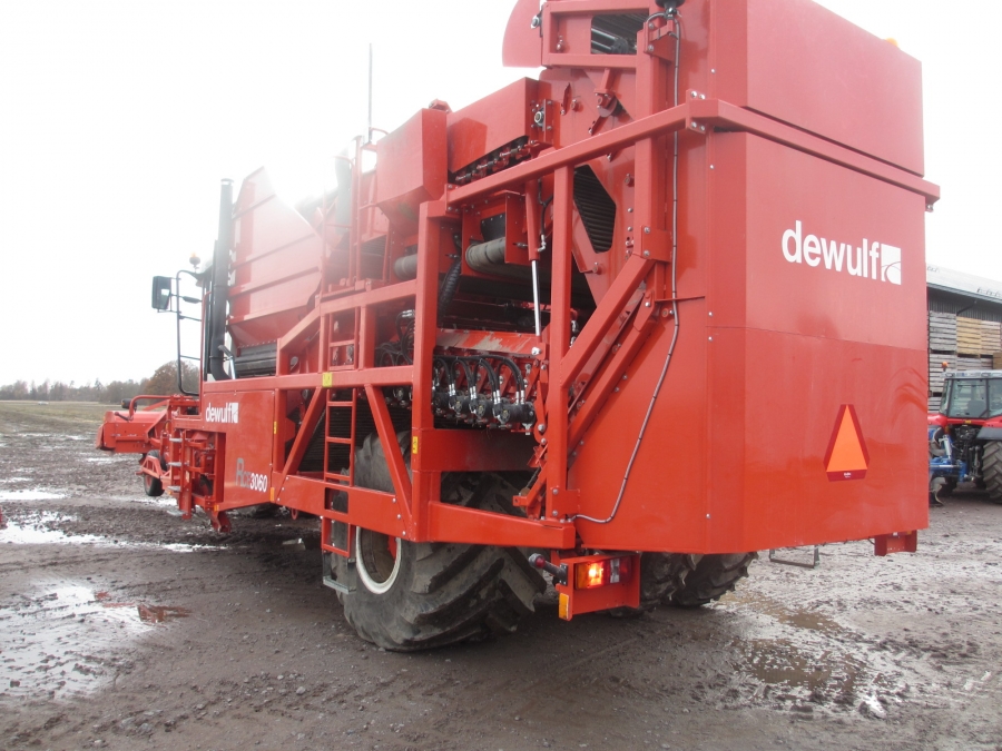 3792 Dewulf RCE 2 row selfpropelled potato harvester