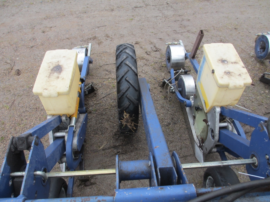 3796 Nibex 500 seeder 4+2 rows